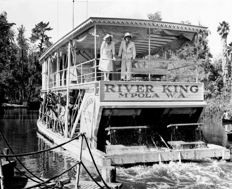 Safari_RIVER_KING-leaving-wharf