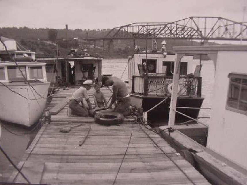 MARJESS-Dad-Boys-and-Shantyboat-Cov-Boat-Harbor
